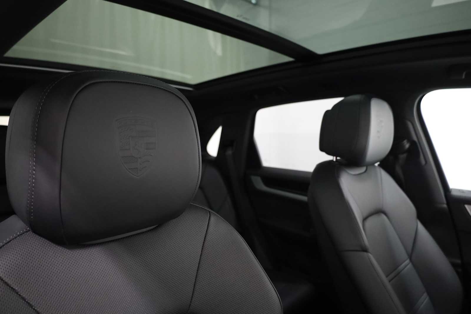 2025 Porsche Cayenne S photo 21