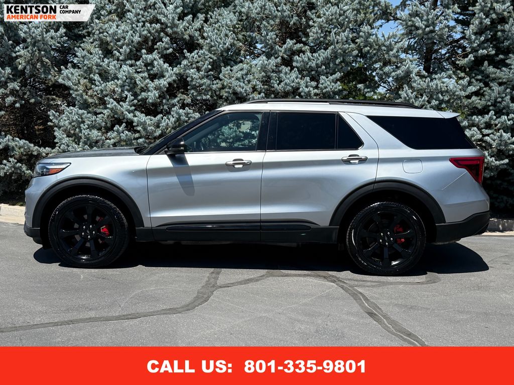 2023 Ford Explorer ST photo 2