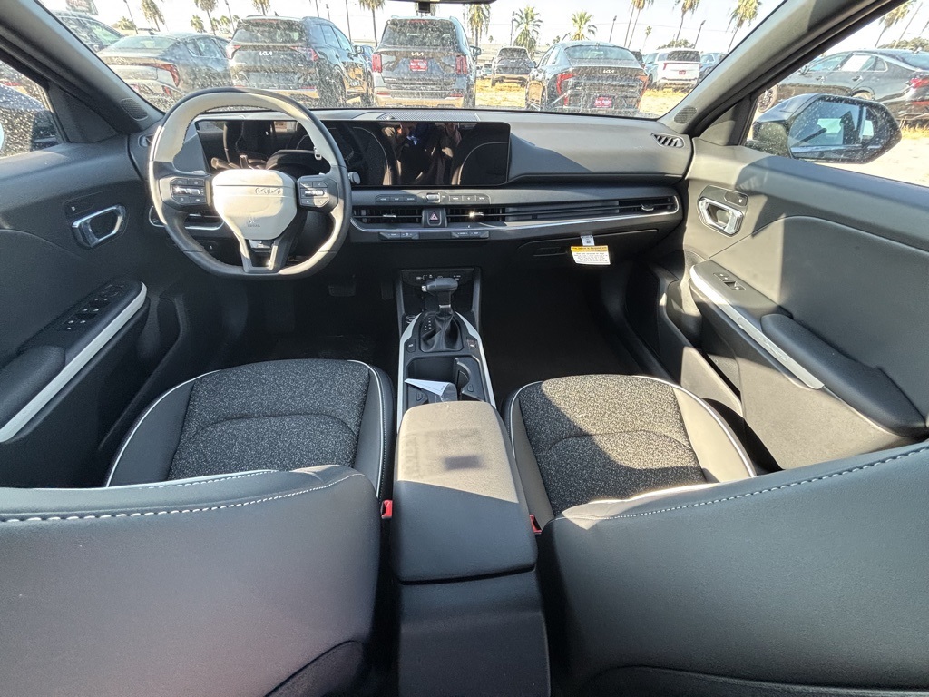 2025 Kia K4 GT-Line photo 8