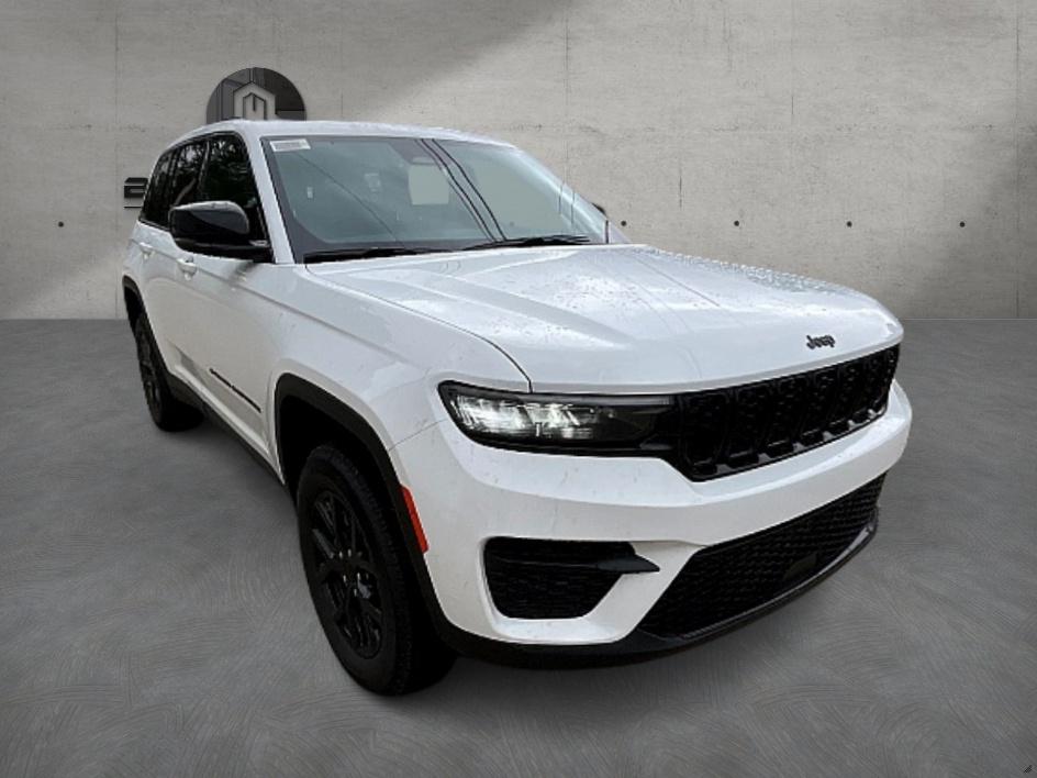 2025 Jeep Grand Cherokee Laredo Altitude photo 4