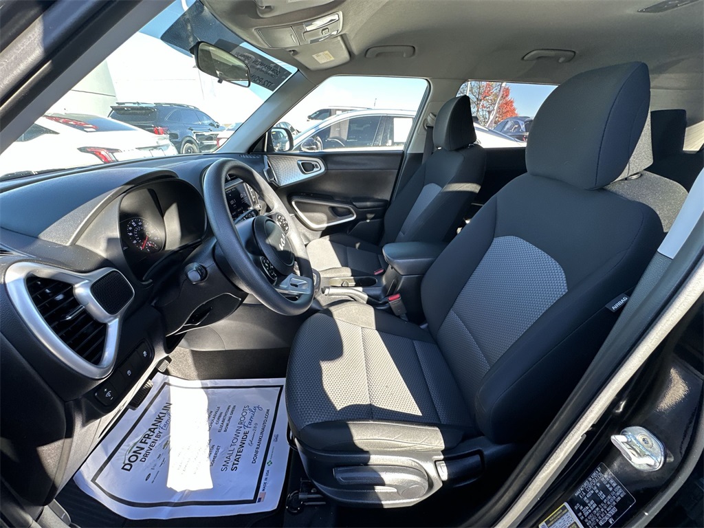 2022 Kia Soul LX photo 3