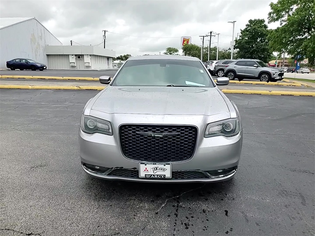 2016 Chrysler 300 S photo 19