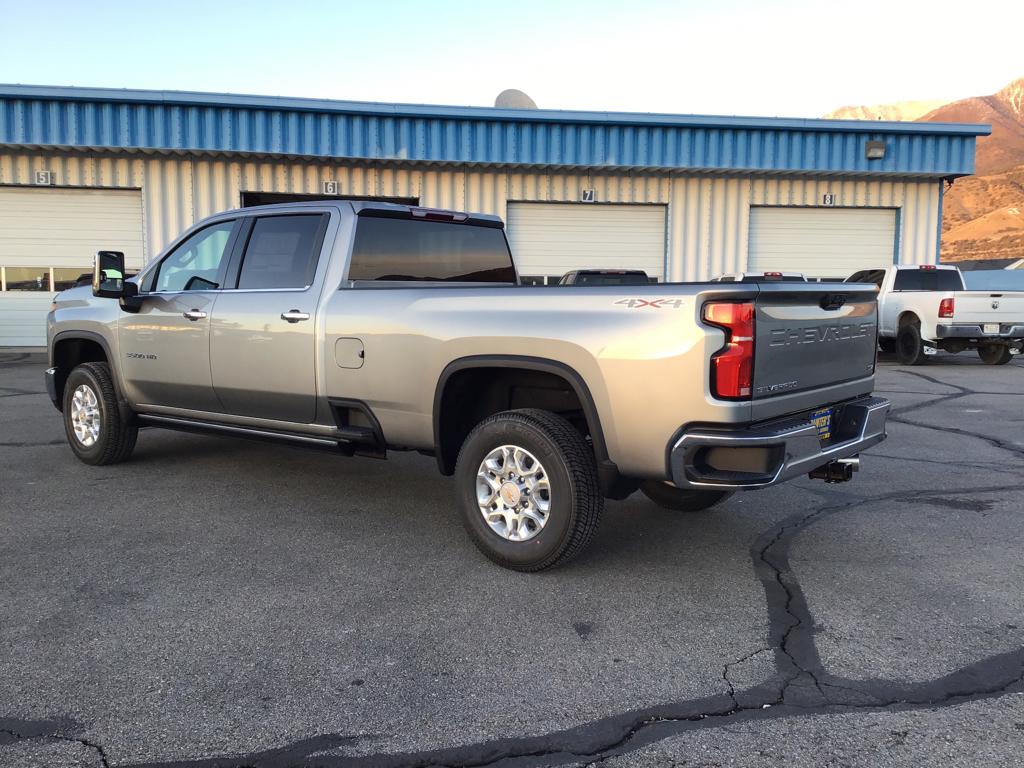 2025 Chevrolet Silverado 3500HD LTZ photo 3