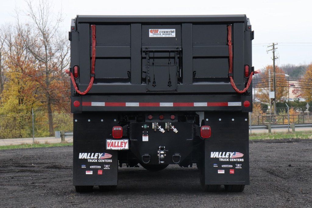 2025 Ford F-750 photo 3