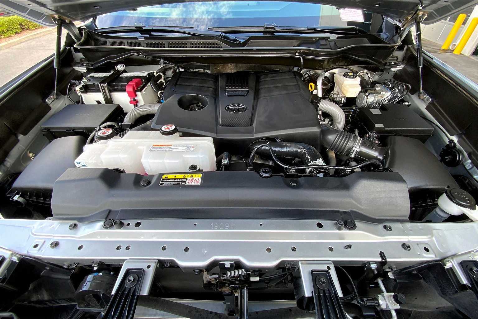 2025 Toyota Tundra Platinum CrewMax photo 28