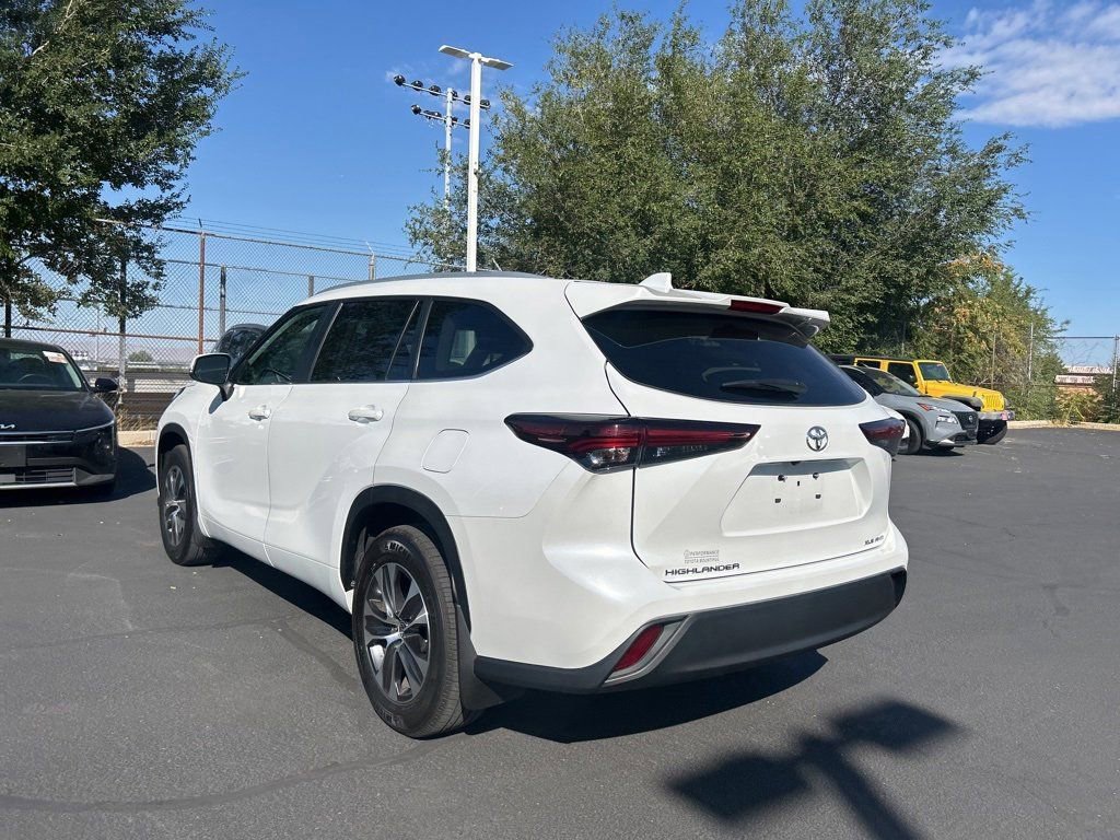 2024 Toyota Highlander XLE photo 6