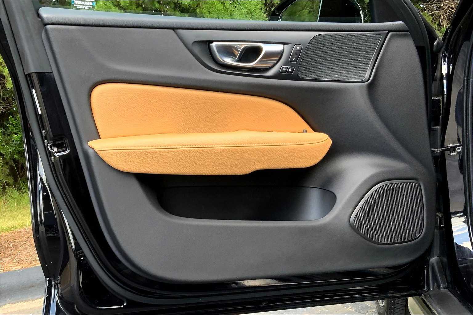2020 Volvo V60 Cross Country photo 14