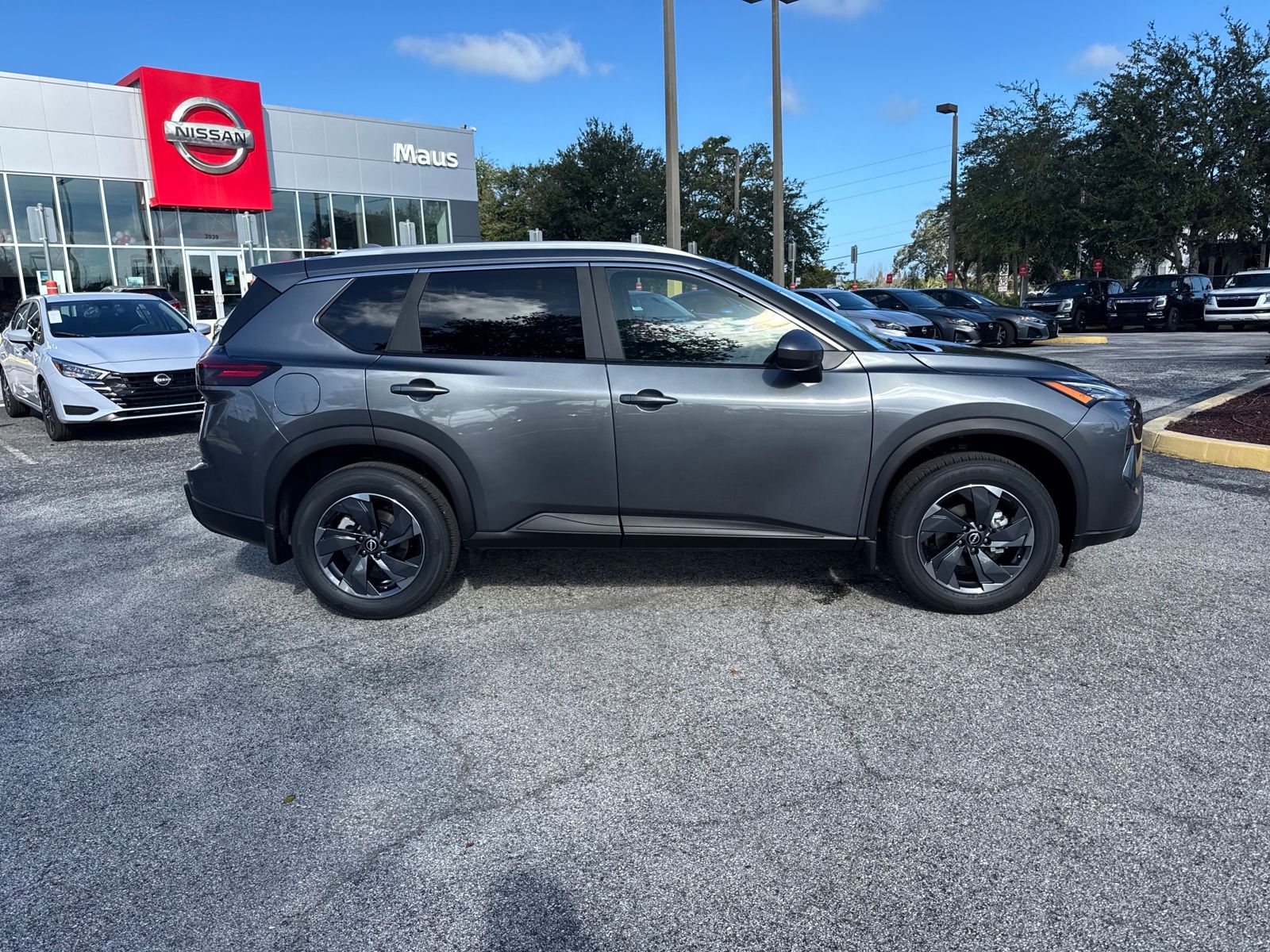 2026 Nissan Rogue SV photo 2