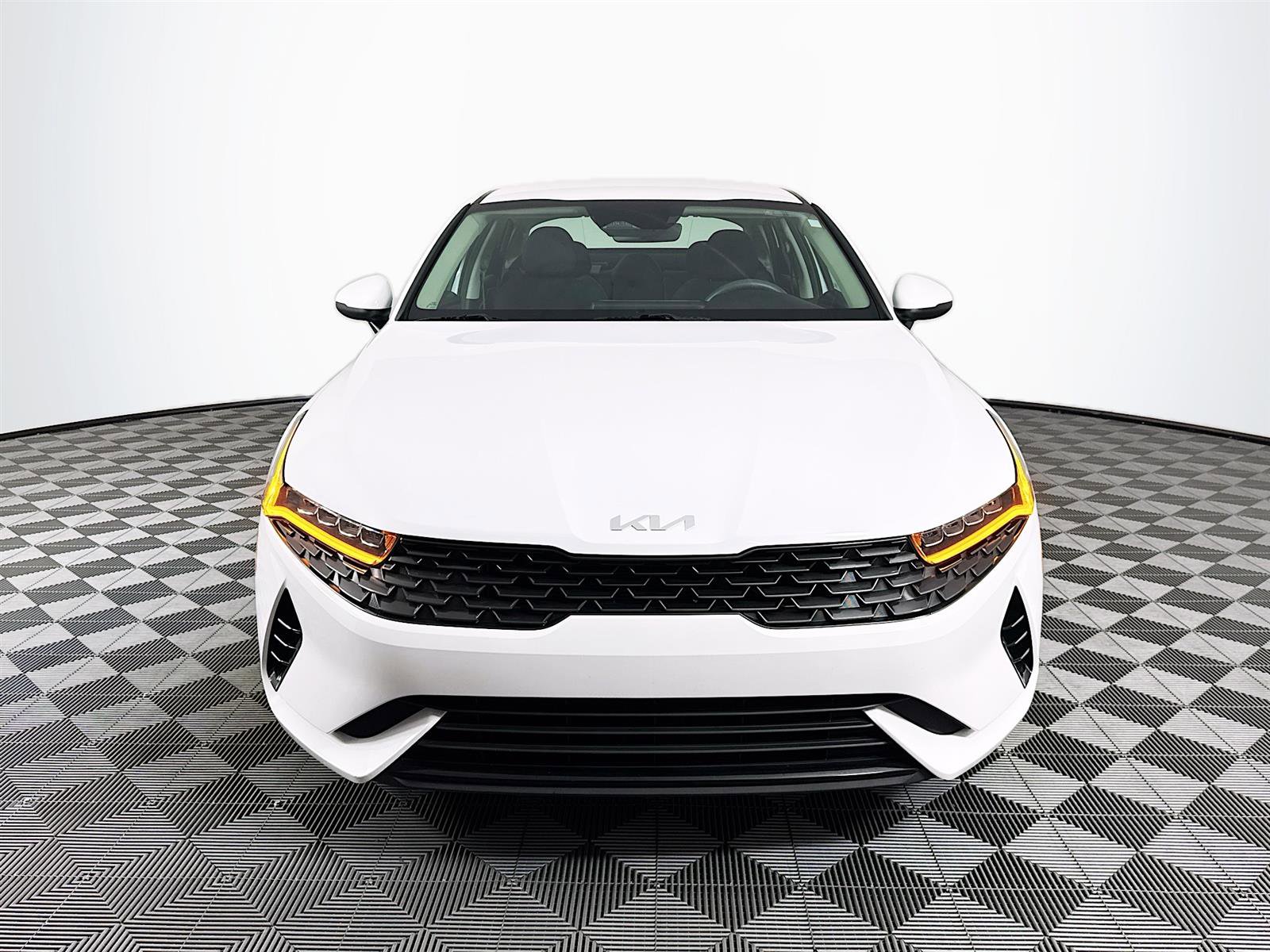 2024 Kia K5 LXS photo 2