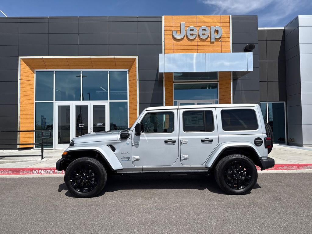 2024 Jeep Wrangler Sahara 4xe photo 9