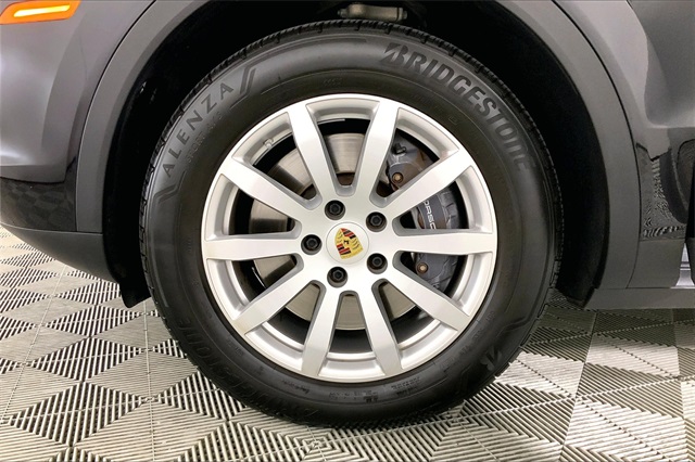 2022 Porsche Cayenne Platinum Edition photo 25