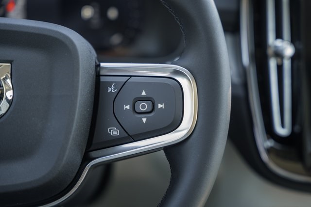 2026 Volvo XC40 Plus photo 24