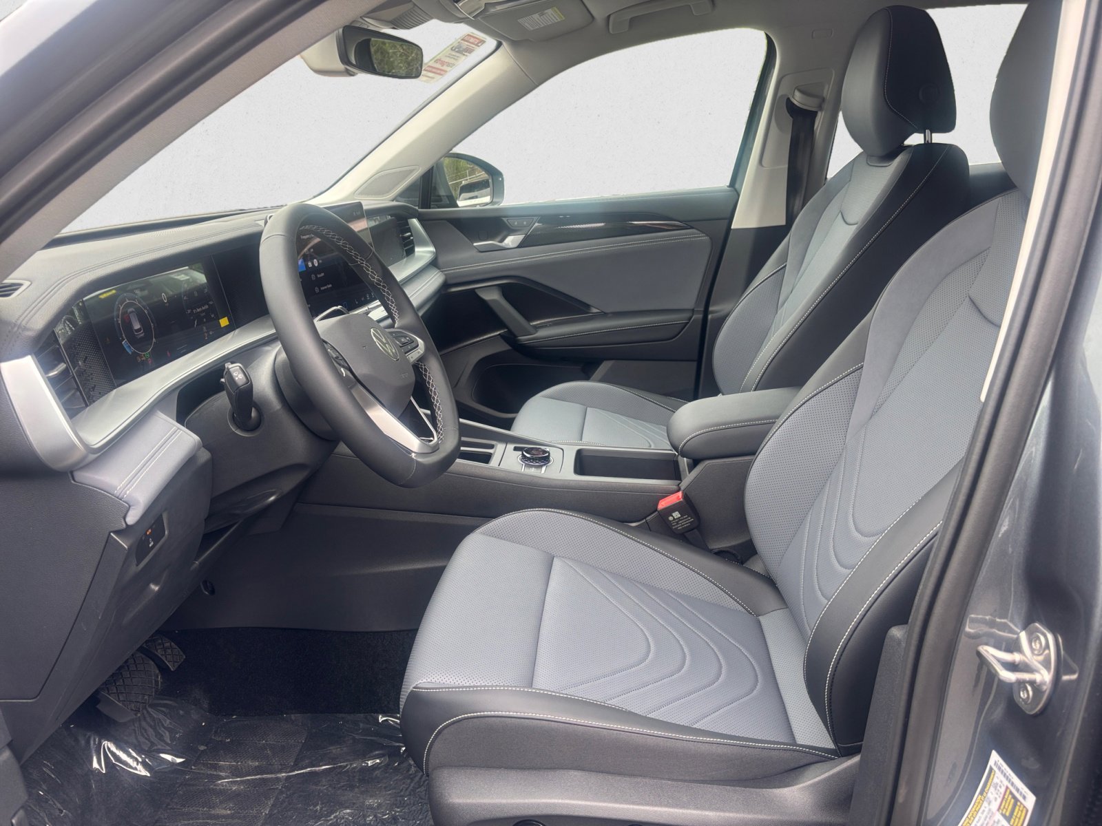 2025 Volkswagen Tiguan SE photo 9