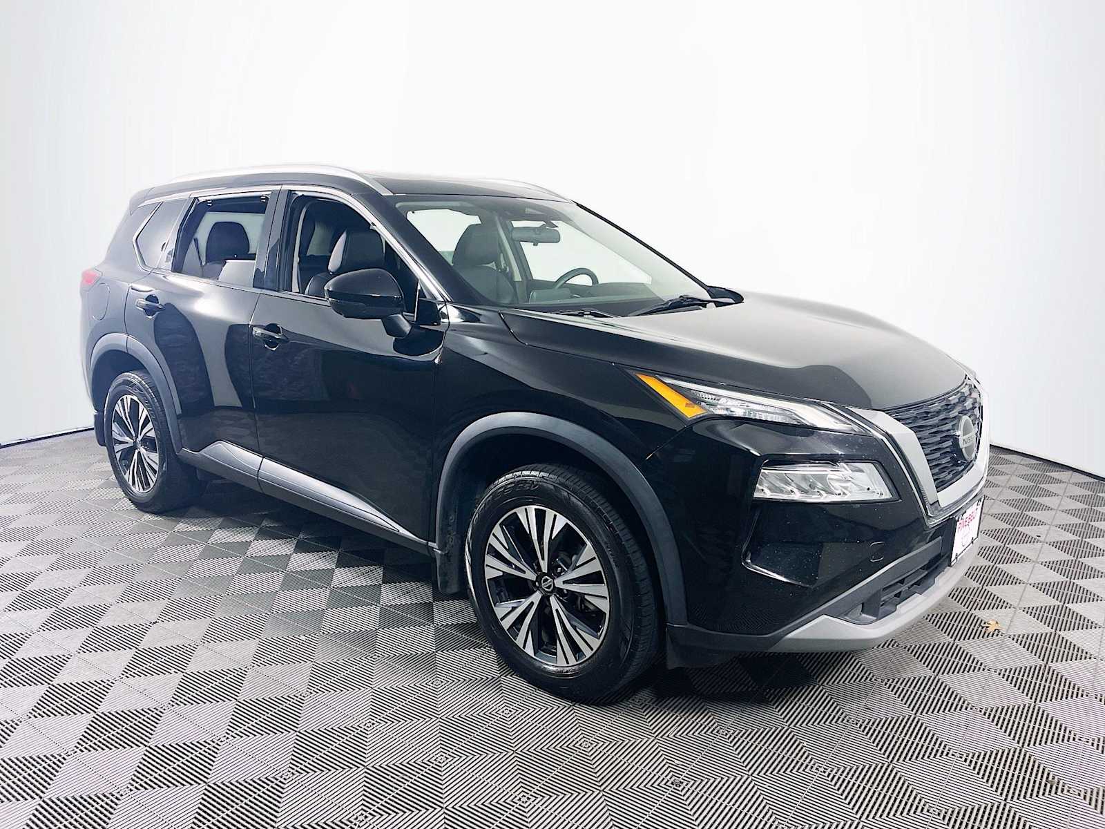 2021 Nissan Rogue SV photo 3