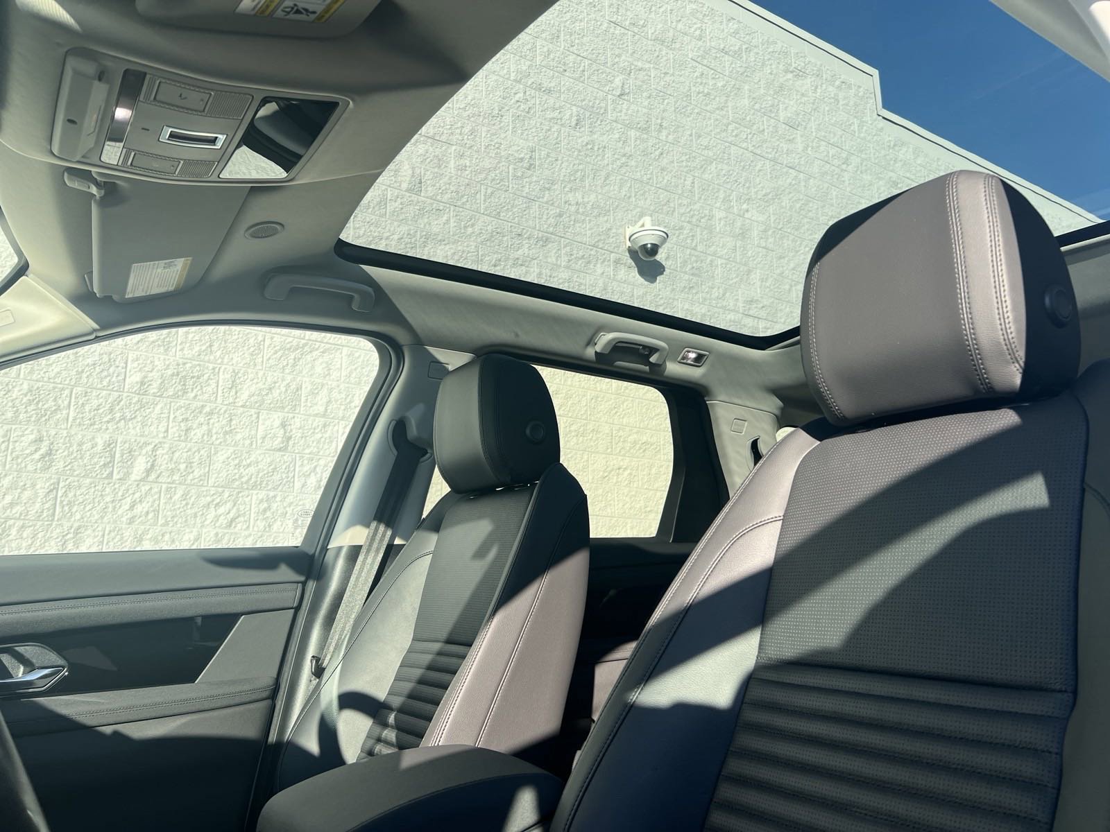 2025 Land Rover Discovery Sport S photo 17