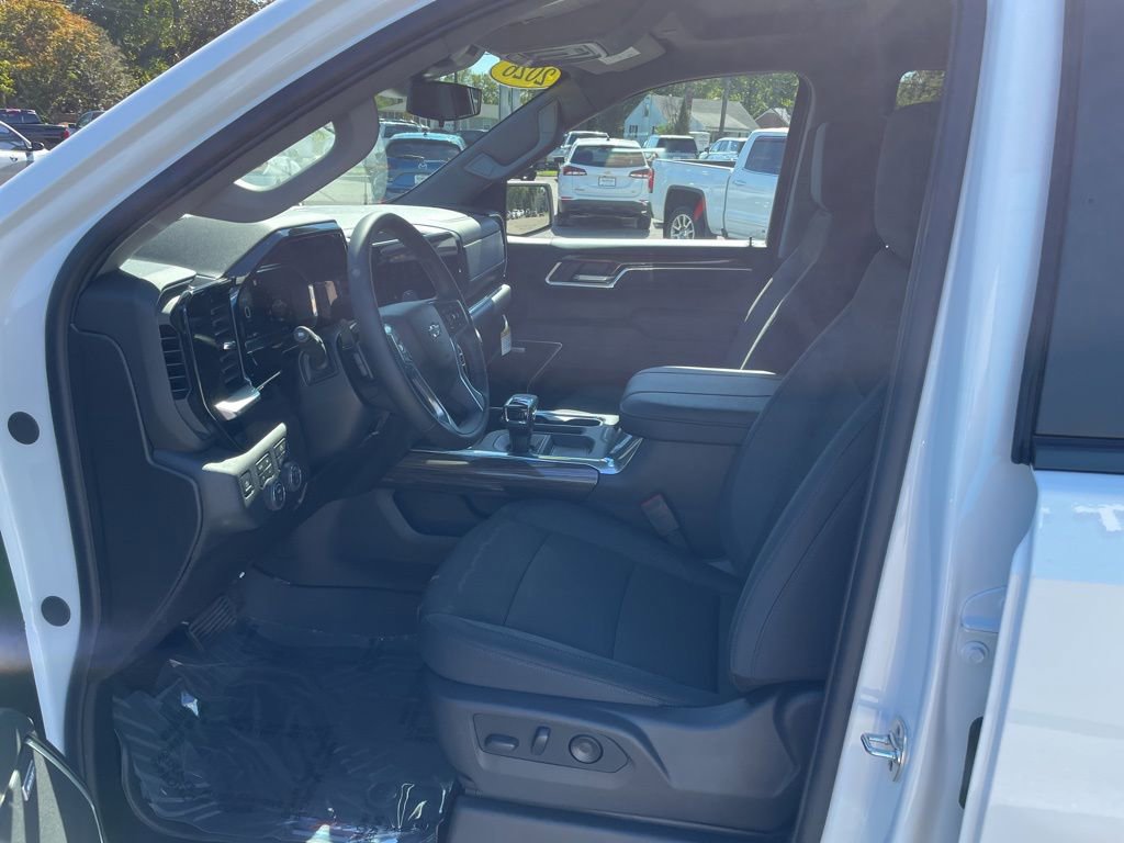 2026 Chevrolet Silverado 1500 RST photo 4