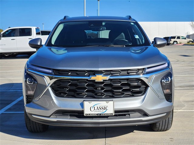 2024 Chevrolet Trax LT photo 2