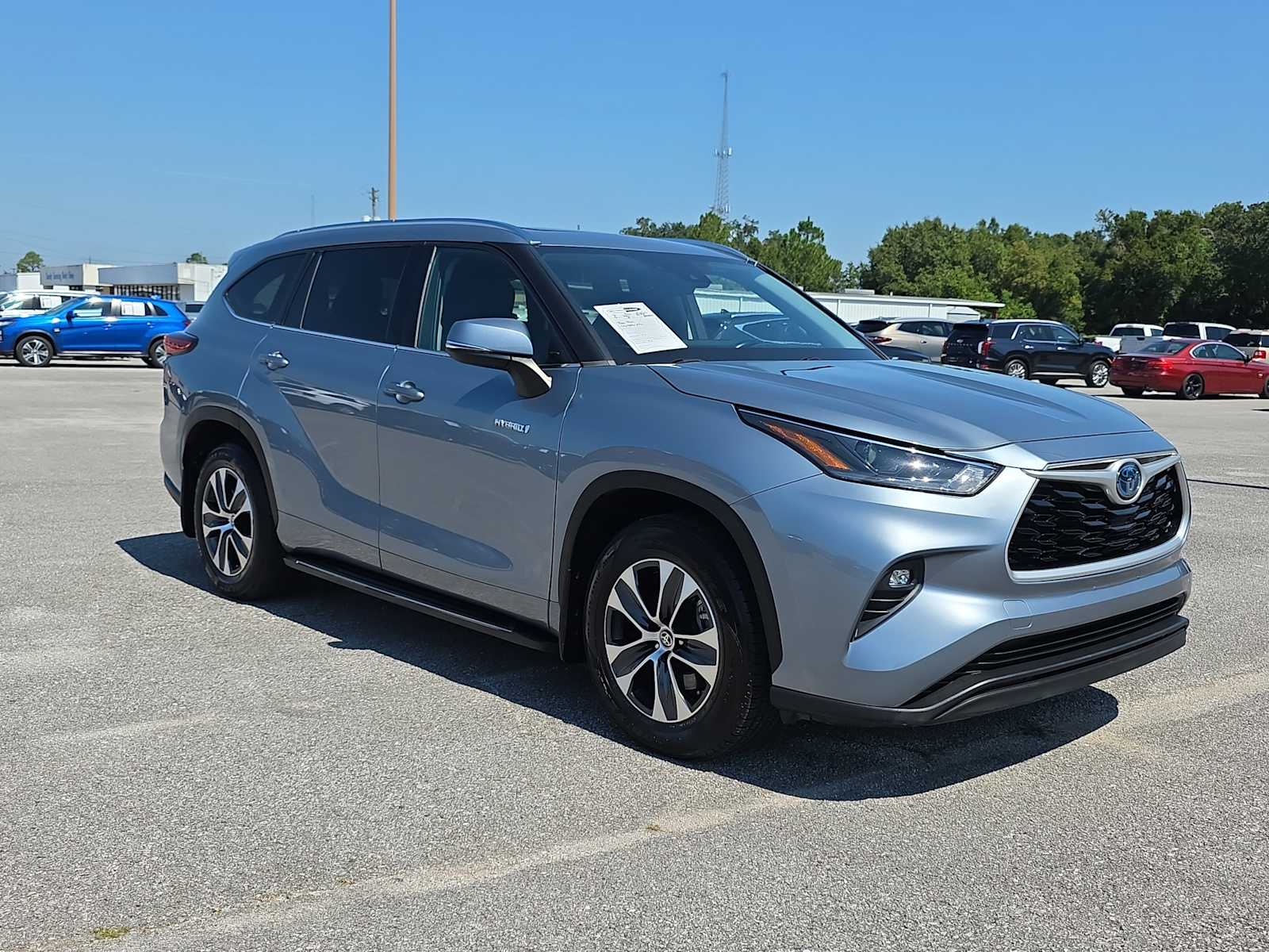 2021 Toyota Highlander Hybrid XLE photo 2