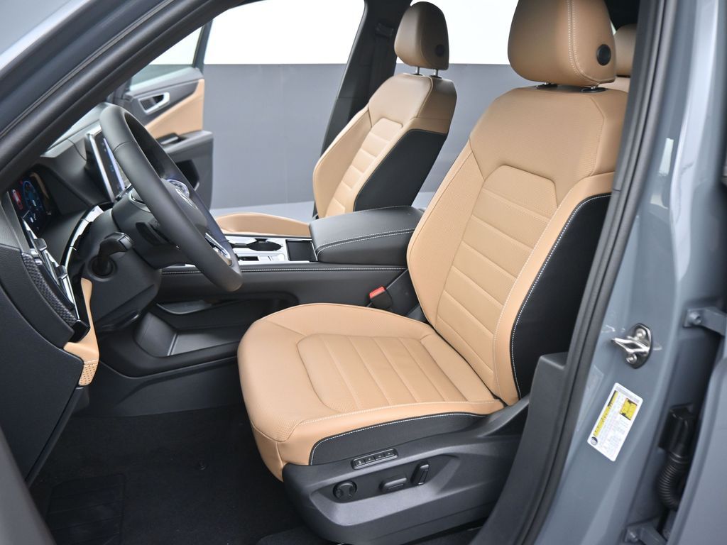 2025 Volkswagen Atlas Cross Sport SEL R-Line photo 35