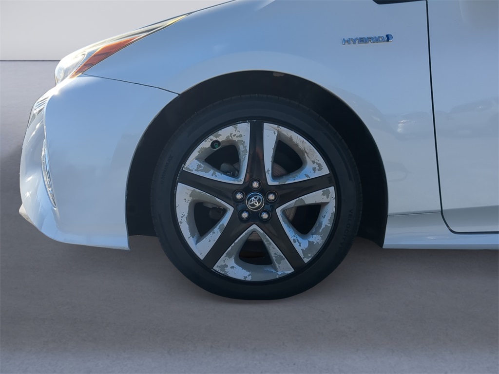 2017 Toyota Prius Three Touring photo 9