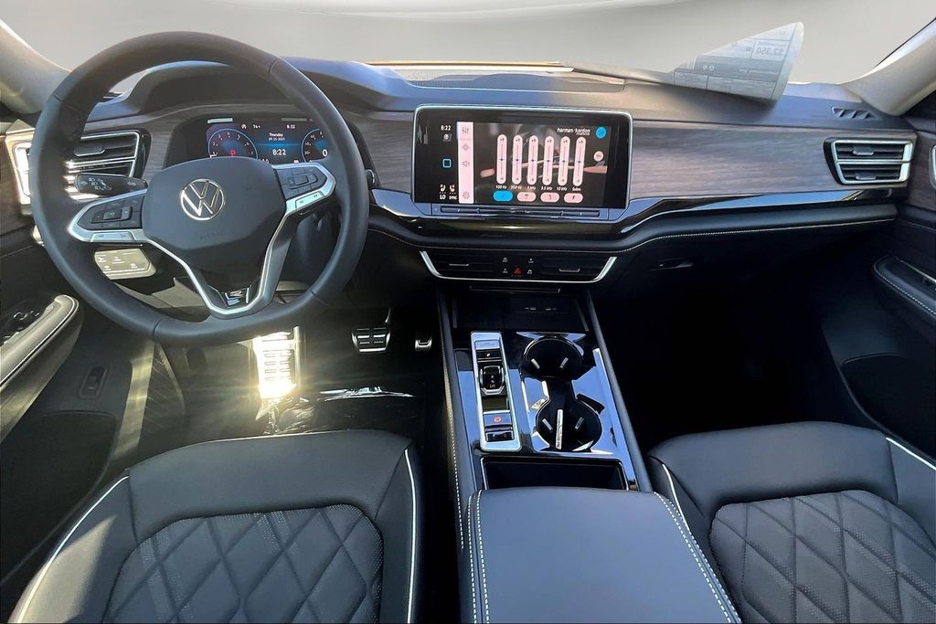 2026 Volkswagen Atlas SEL Premium R-Line photo 4