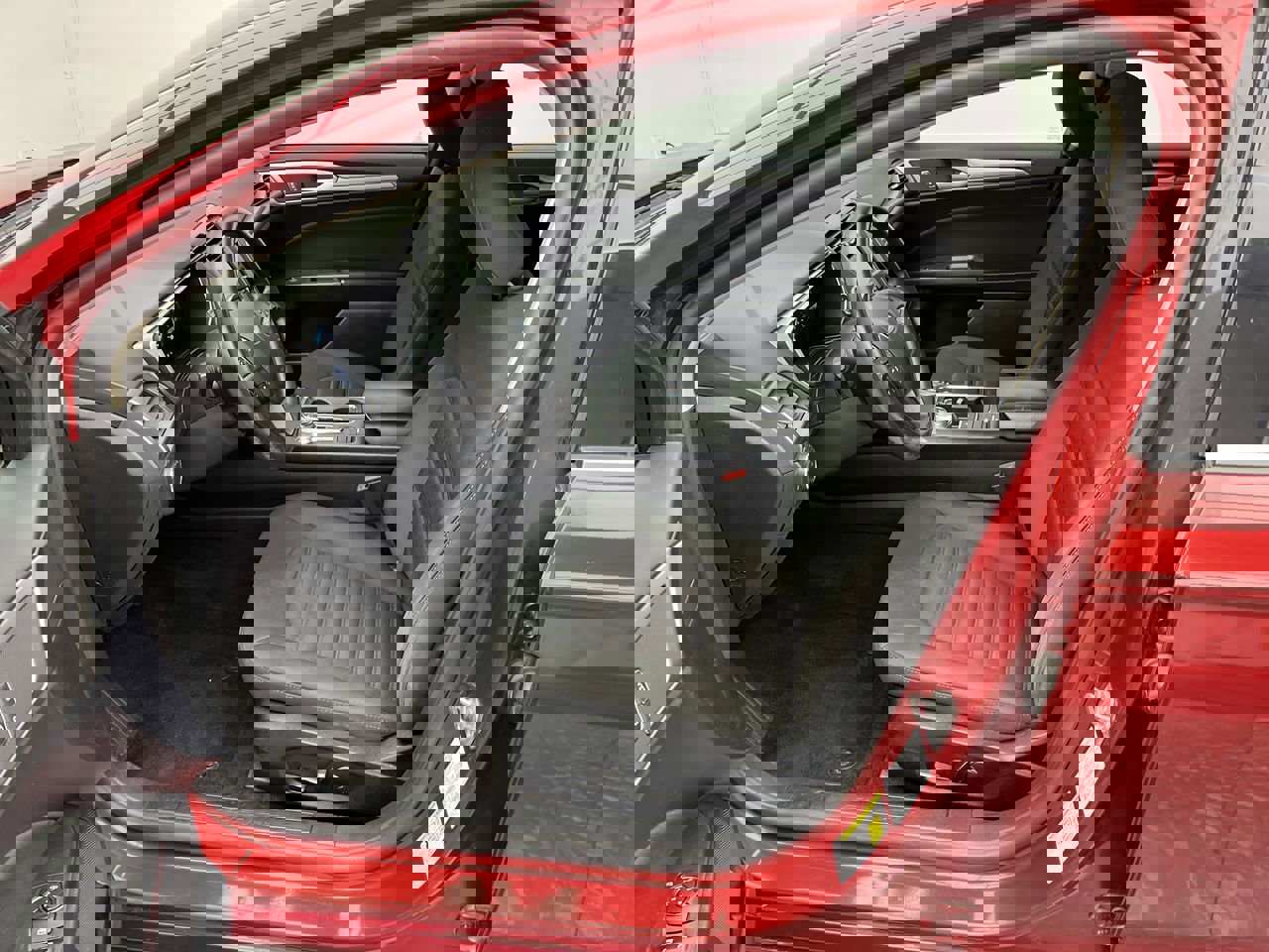 2019 Ford Fusion Hybrid SE photo 2