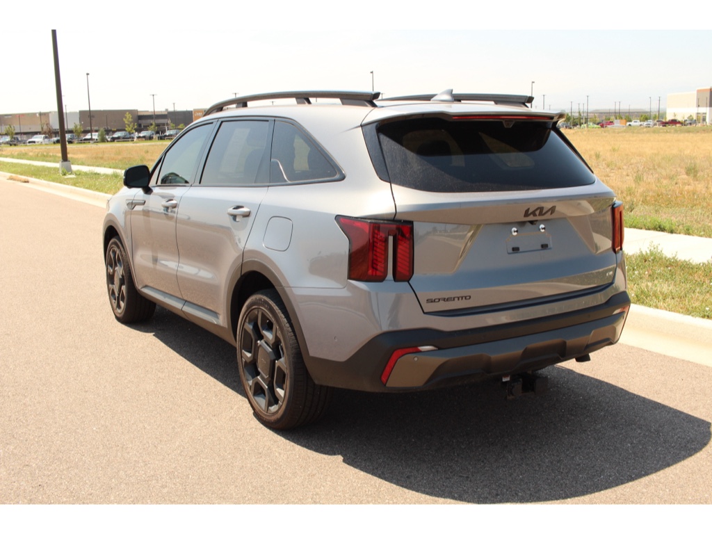 2025 Kia Sorento X-Line SX Prestige photo 2