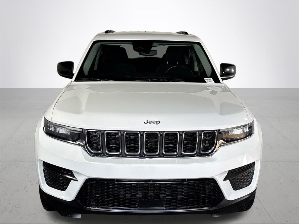 2023 Jeep Grand Cherokee Laredo photo 2