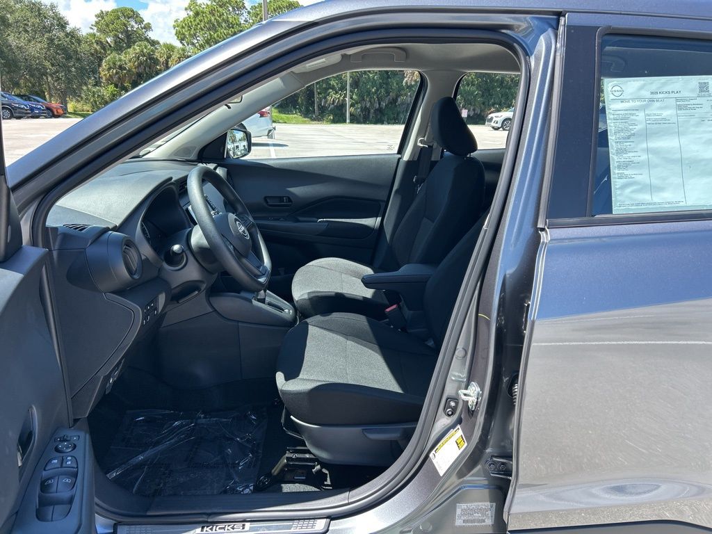 2025 Nissan Kicks Play S photo 8
