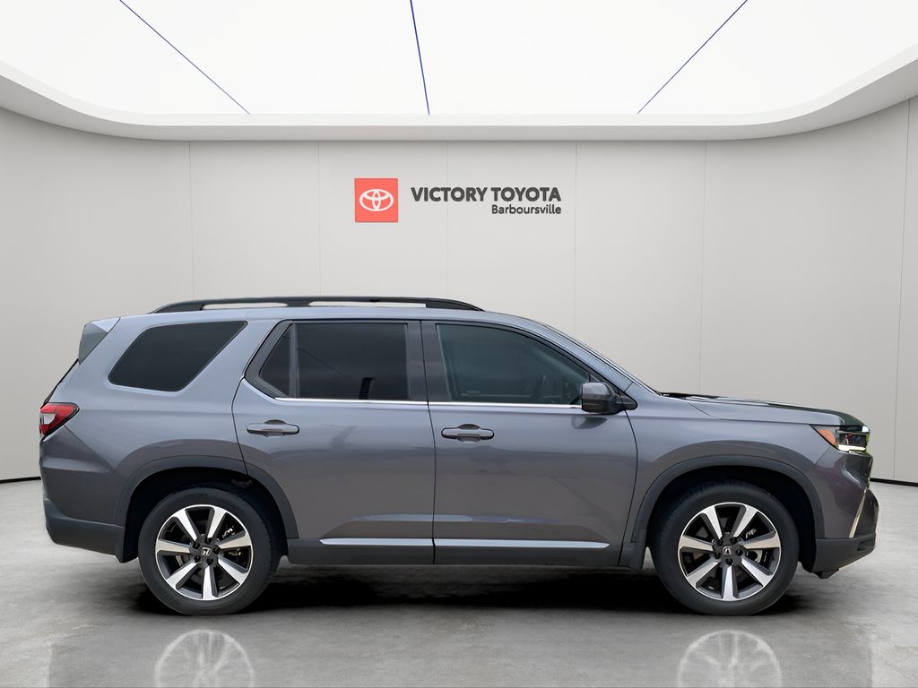 2023 Honda Pilot Touring photo 2