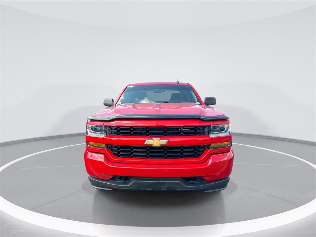 2018 Chevrolet Silverado 1500 Custom photo 3