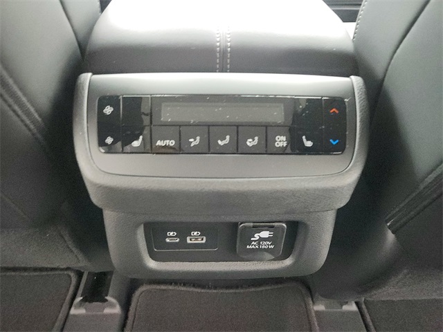 2025 Nissan Pathfinder Platinum photo 30