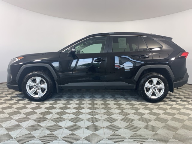 2021 Toyota RAV4 XLE photo 3