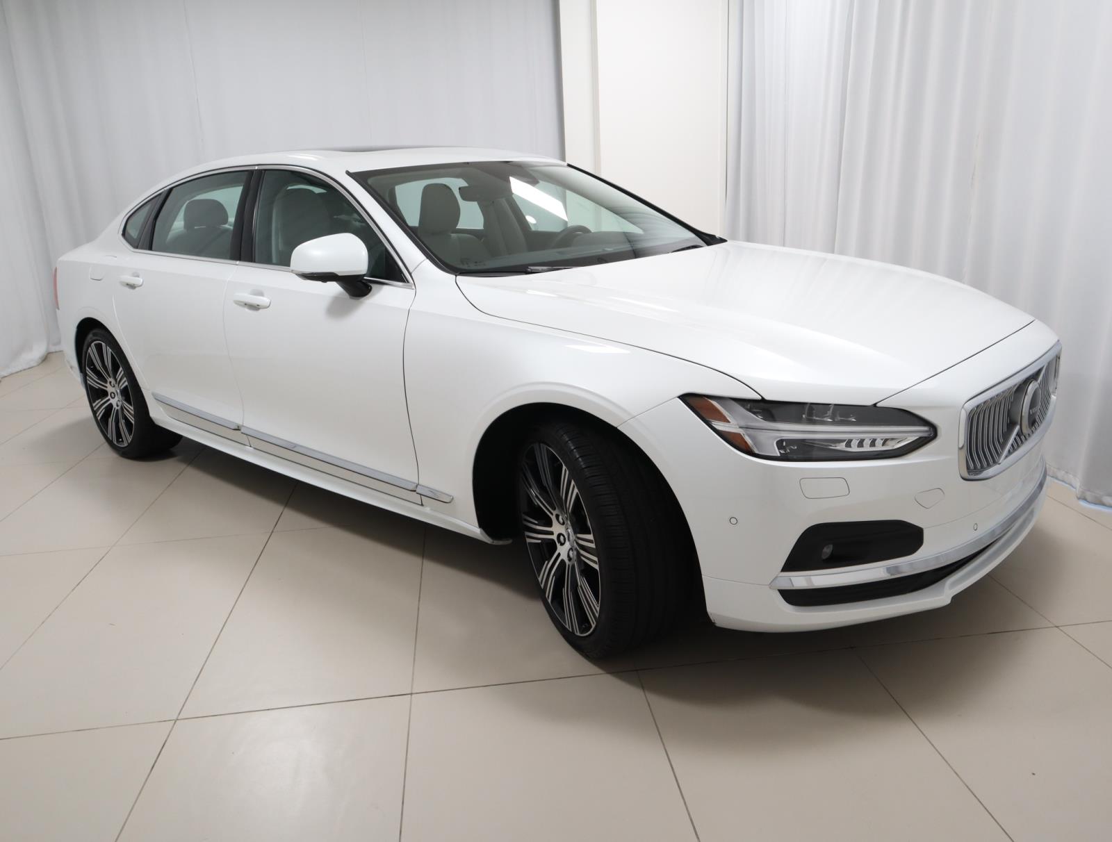 2025 Volvo S90 Plus photo 3