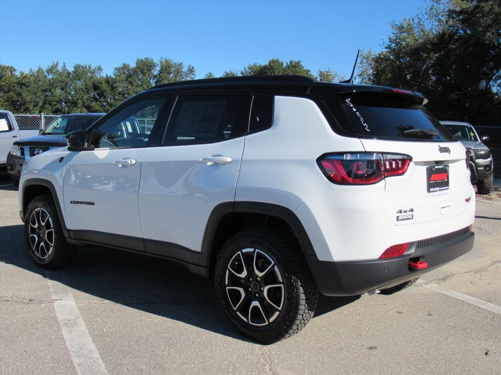 2026 Jeep Compass Trailhawk photo 3