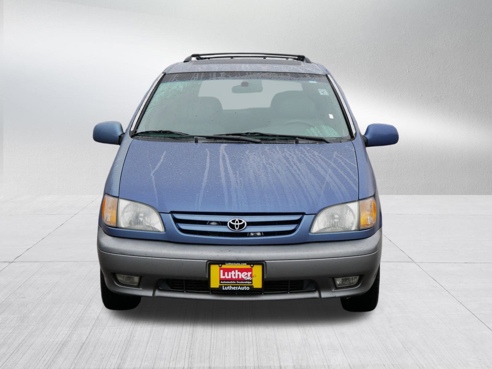 Used 2002 Toyota Sienna XLE with VIN 4T3ZF13CX2U503020 for sale in Vadnais Heights, Minnesota