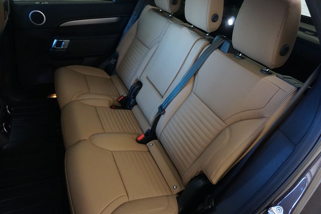 2025 Land Rover Discovery SE photo 29