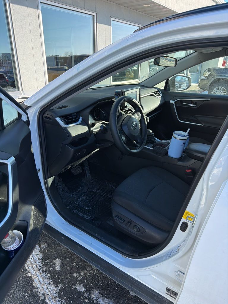 Used 2020 Toyota RAV4 XLE with VIN 2T3P1RFVXLW127499 for sale in Fergus Falls, Minnesota