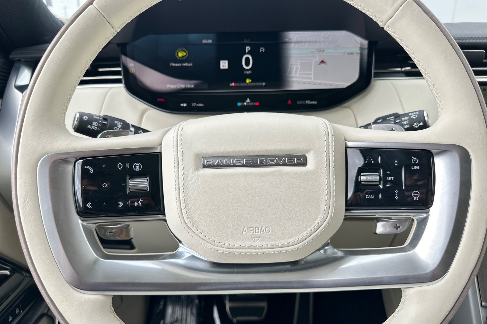 2025 Land Rover Range Rover SE photo 21