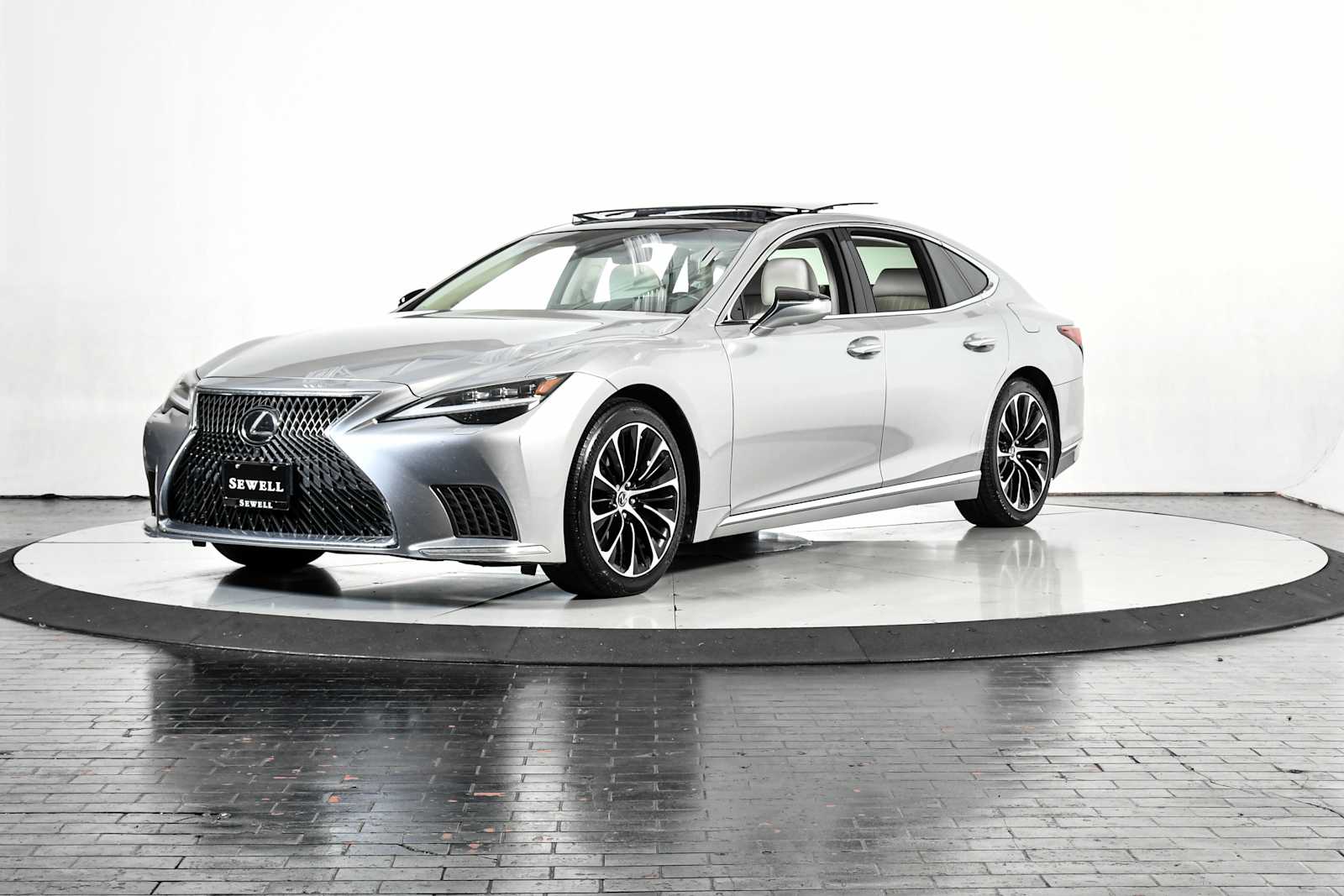 2022 Lexus LS Base's photo