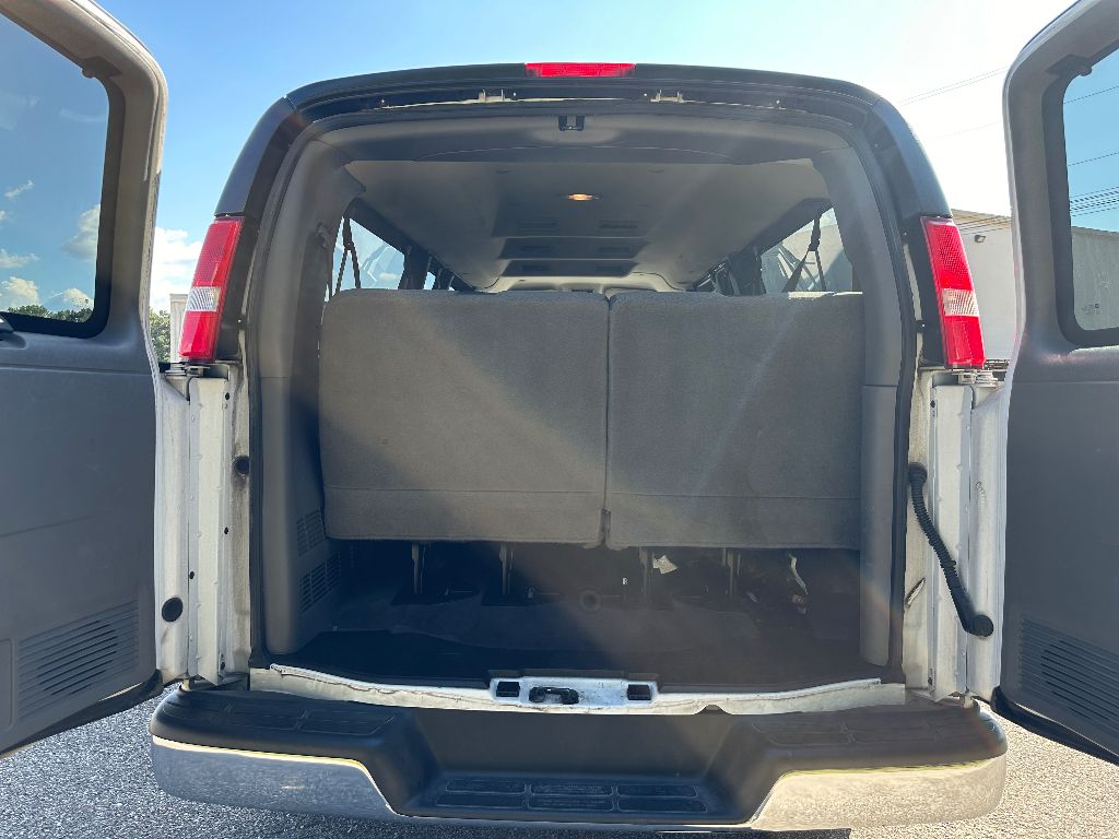 2019 Chevrolet Express Passenger 3500 LT photo 8