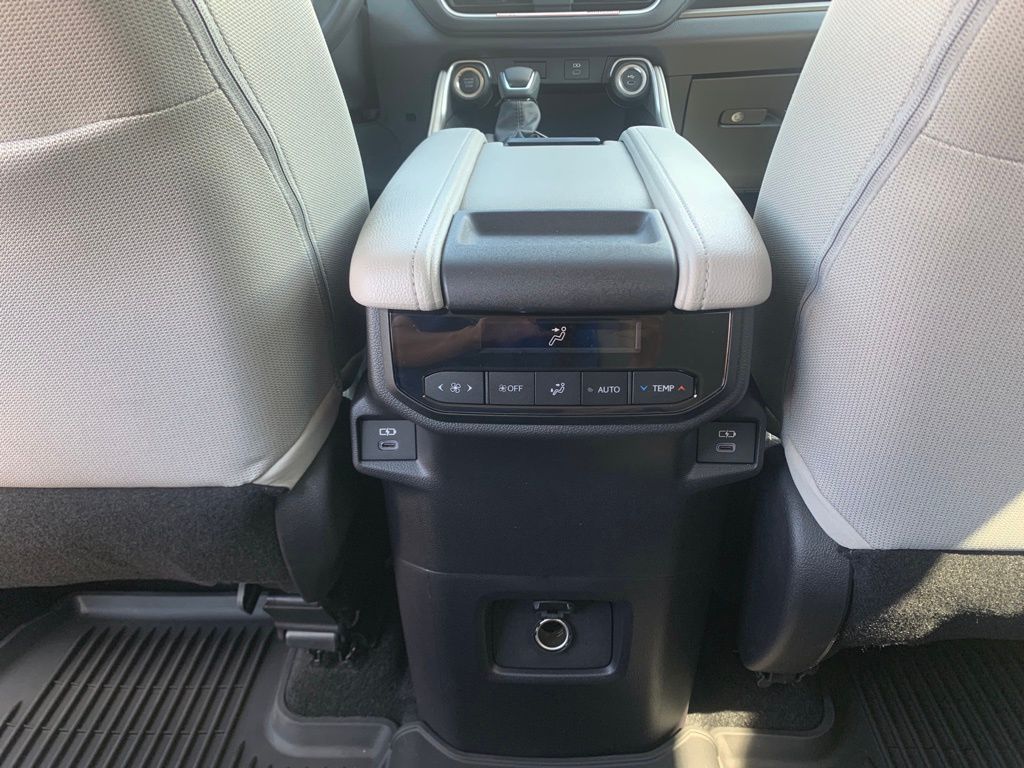 2025 Toyota Grand Highlander LE photo 22