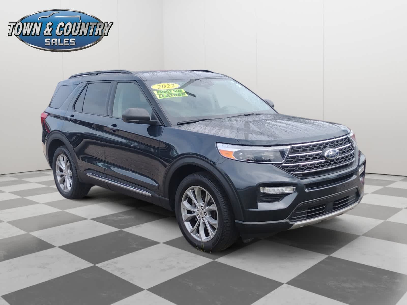 2022 Ford Explorer XLT's photo