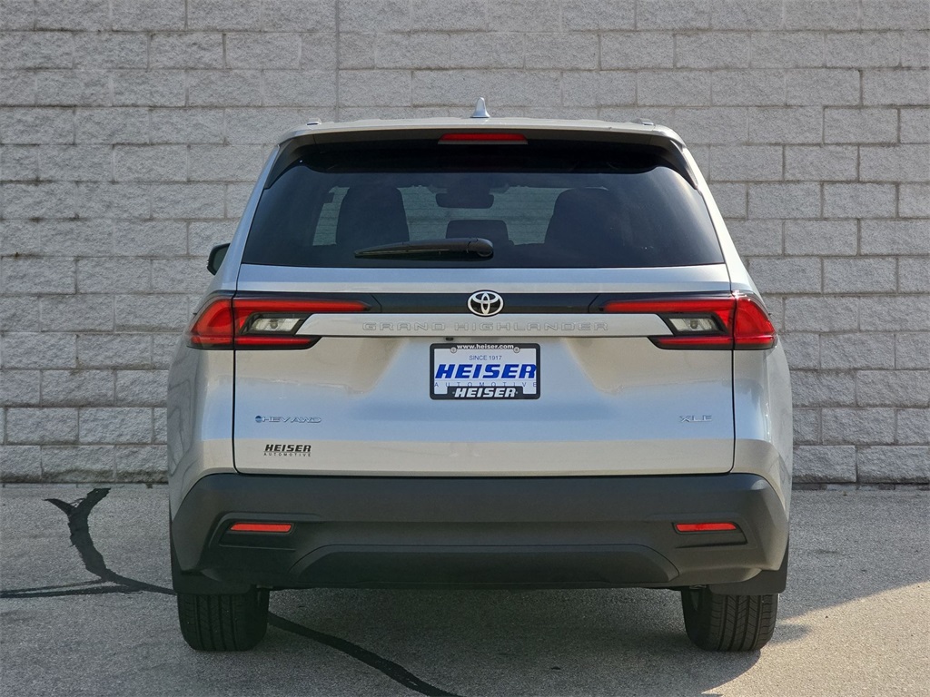 2025 Toyota Highlander Hybrid XLE photo 9