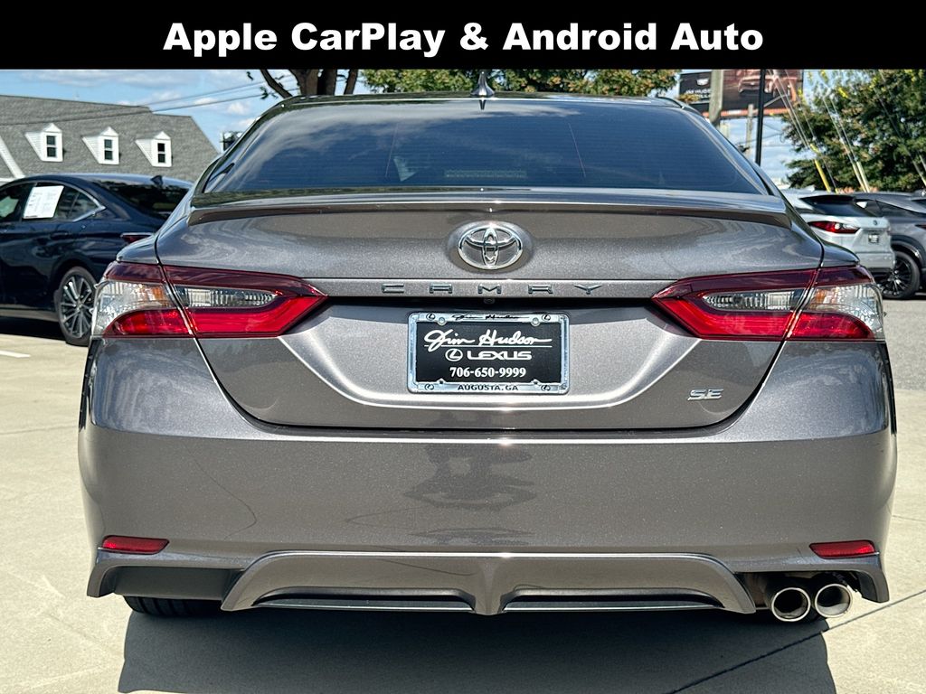2022 Toyota Camry SE photo 3