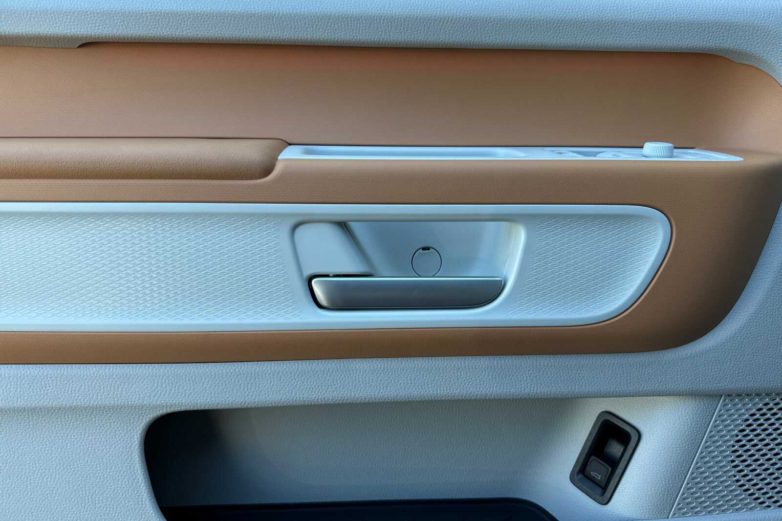 2025 Volkswagen ID. Buzz Pro Plus photo 11
