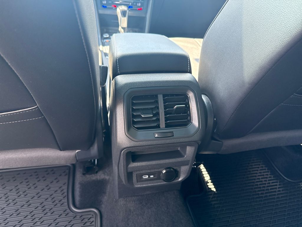 2024 Volkswagen Tiguan SE R-Line Black photo 17
