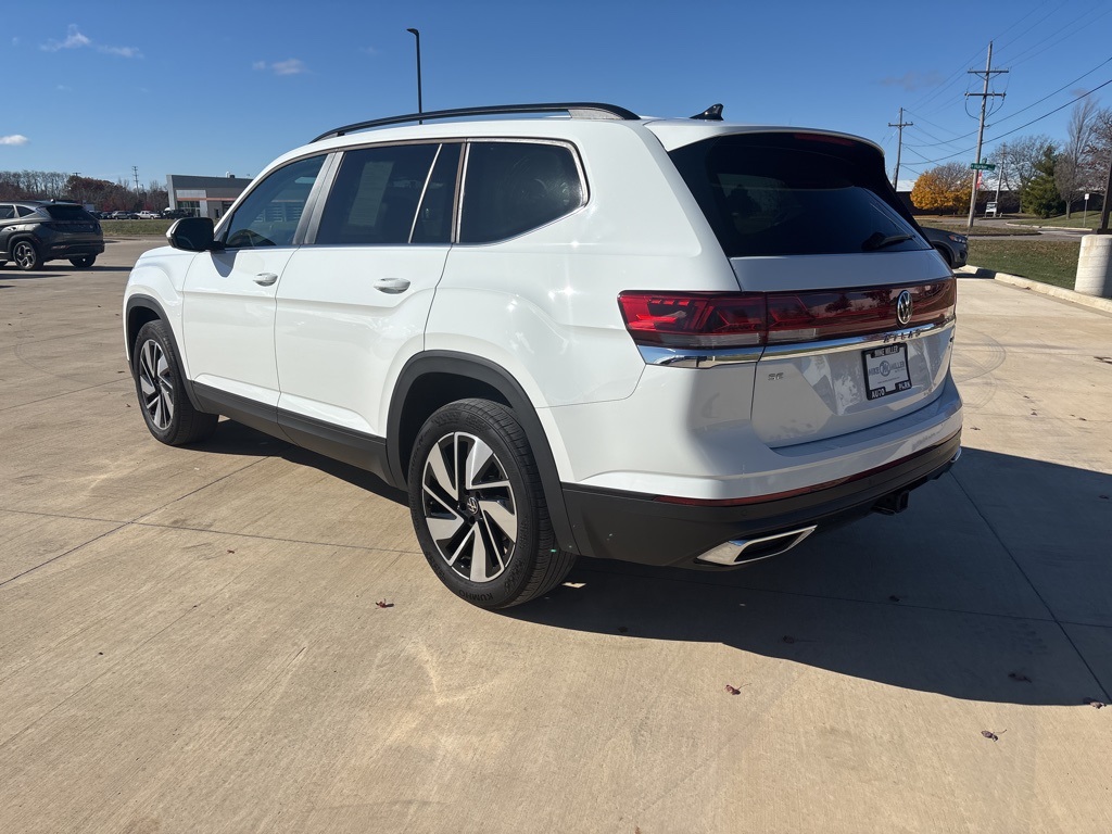 2024 Volkswagen Atlas SE Technology photo 2
