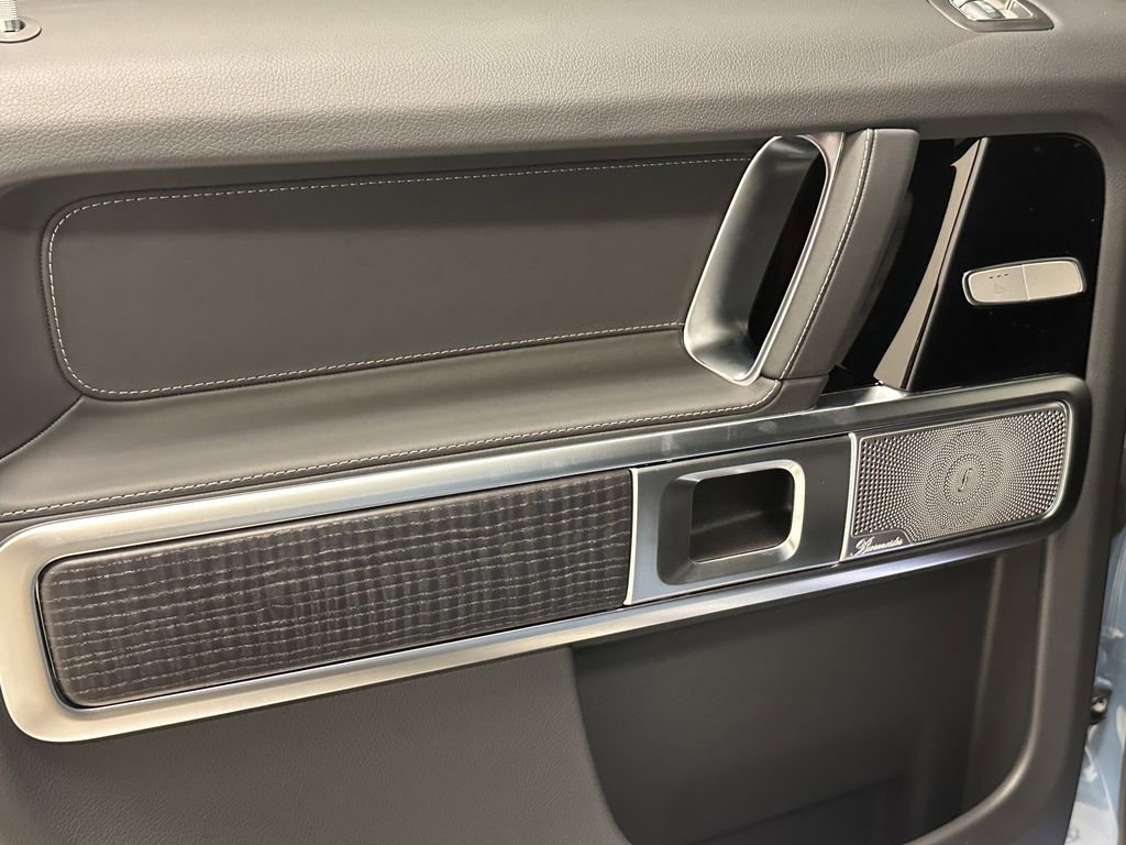 2025 Mercedes Benz G photo 23