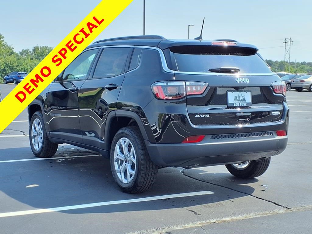 2025 Jeep Compass Latitude photo 2